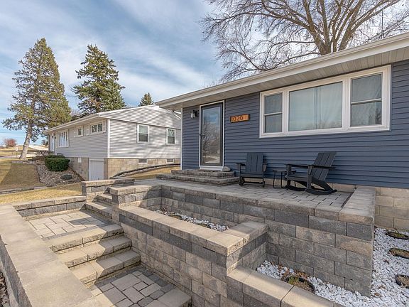 5th image of 1020 2nd Ave NE