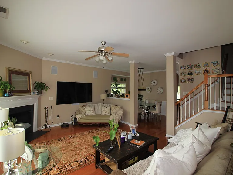 317 Kinellan Ln — Photo 13