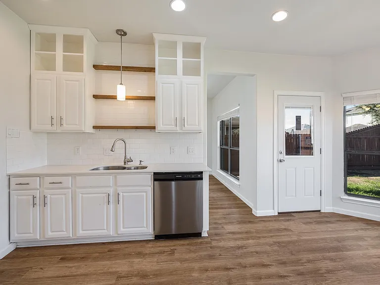 826 Hazels Way — Photo 9