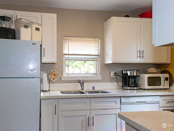 4th image of 11408 Yakima Avenue S