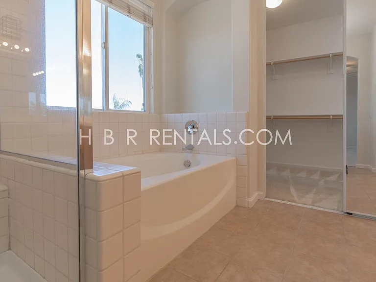 2417 Veneto Ln — Photo 23