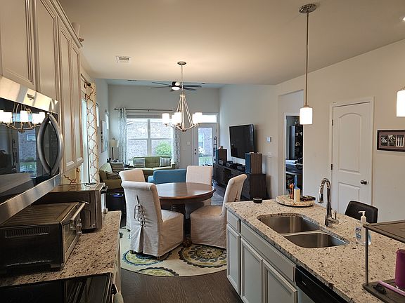 5th image of 11 Holland Ridge Cir