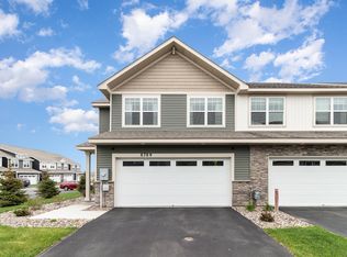 8789 Granite Cir, Woodbury, MN 55129