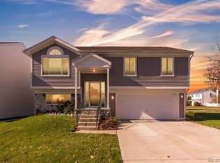 2350 McGee Ct, Westland, MI 48186