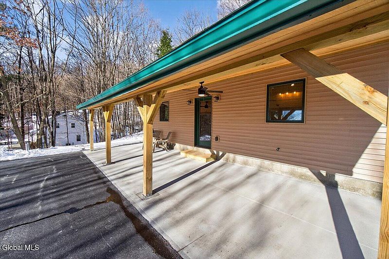 3rd image of 271 Bald Mountain Road