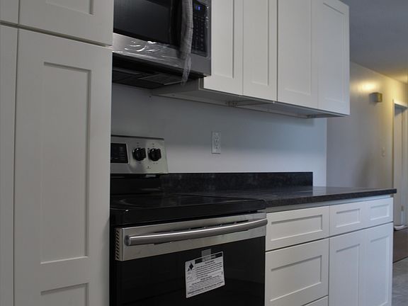 3rd image of 906 Dayton Dr