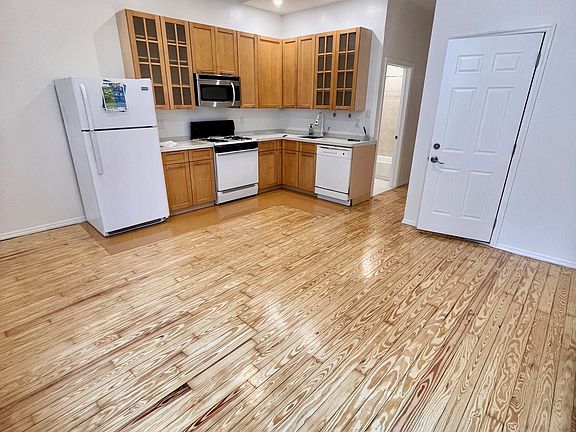 5th image of 516 W 157th St #1A