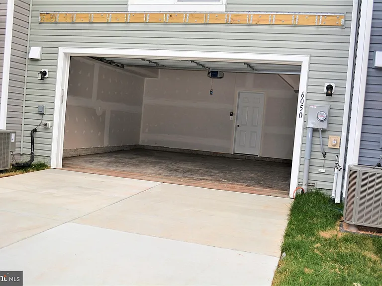 6050 Krantz Dr — Photo 23