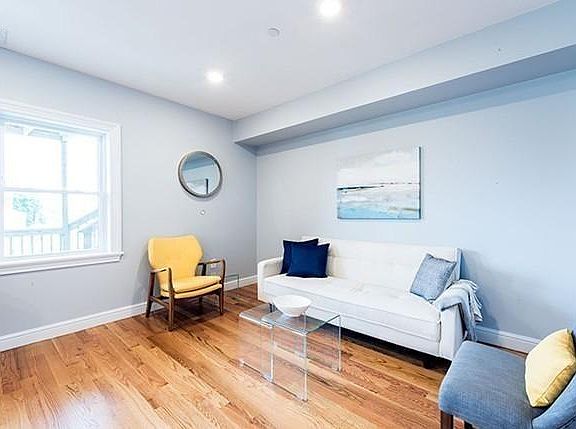 4th image of 214 E Eagle St #3