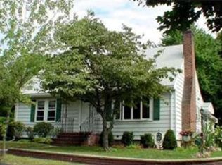 6 Carpenter St, Peabody, MA 01960