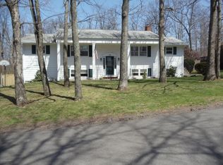 9 Wheatfield Ln, Mountain Top, PA 18707