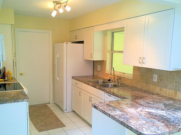 2nd image of 959 E Bramblebush Cir