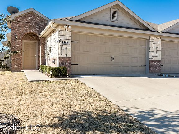 2nd image of 1025 Newcastle Dr