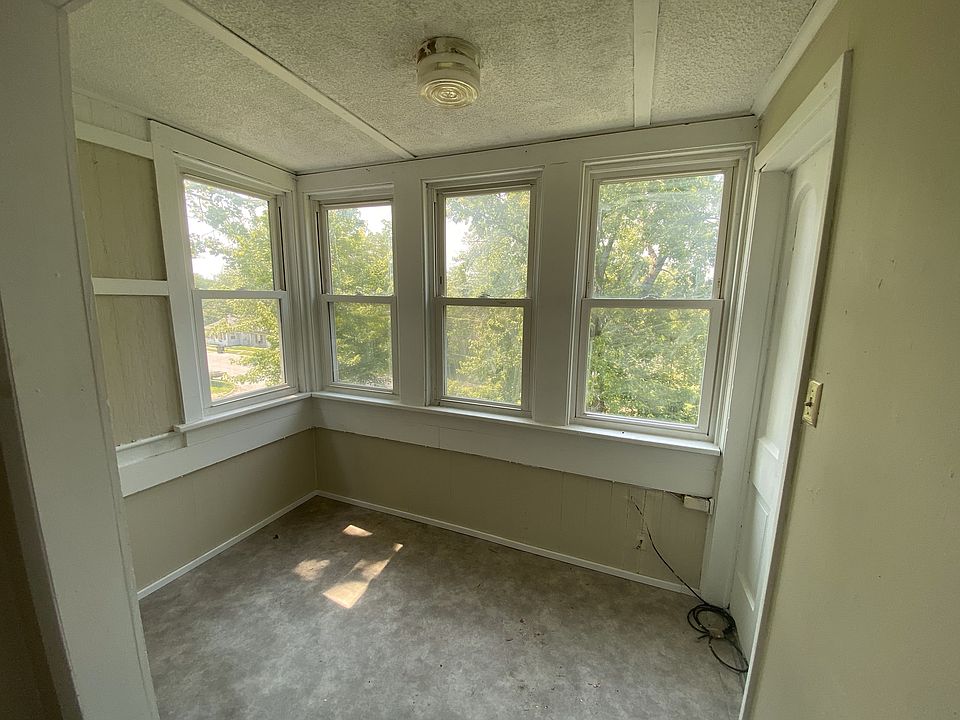 2nd image of 617 W 4th St APT 2