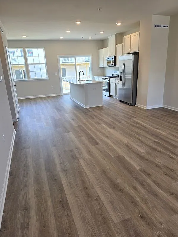 3 bed, 2.5 bath, 1969 sqft, $2,800 — Photo 3