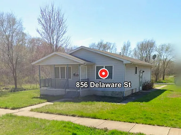 856 Delaware St — Photo 4