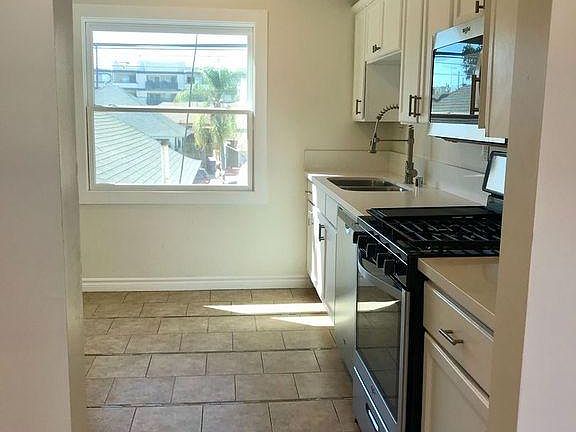 4th image of 448 W 4th St #451