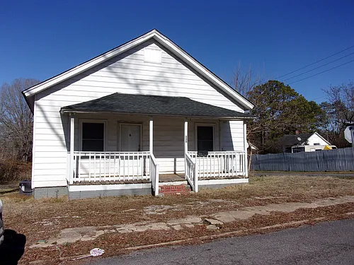 526 Leslie St Photo 1