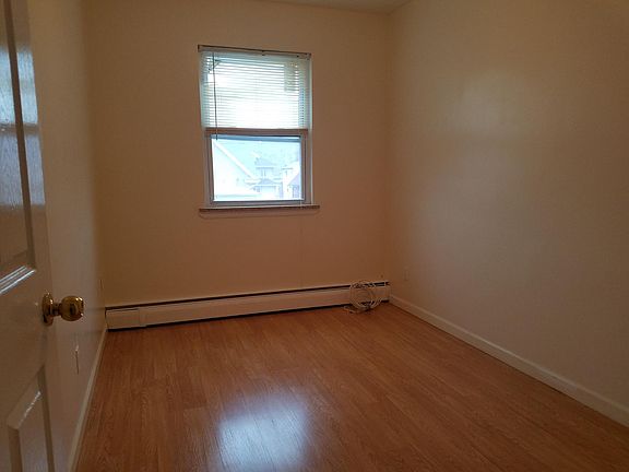 4th image of 58 Bay 22nd St