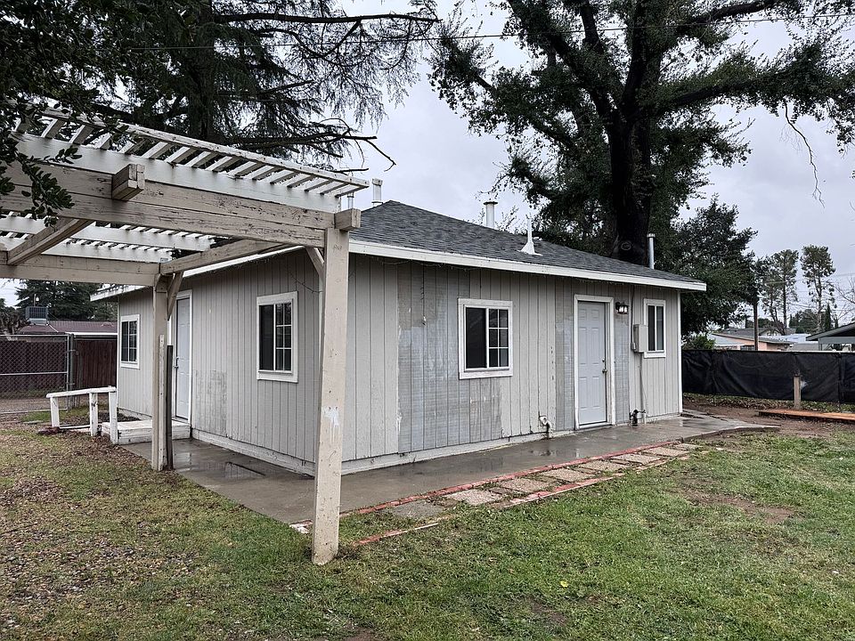 1st image of 862 1/2 N California Ave