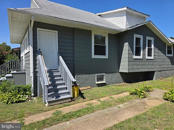 3rd image of 324 Elm Ave