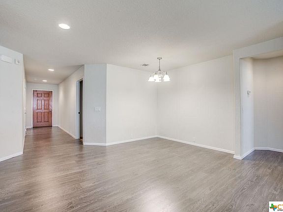 3rd image of 5520 Columbia Dr