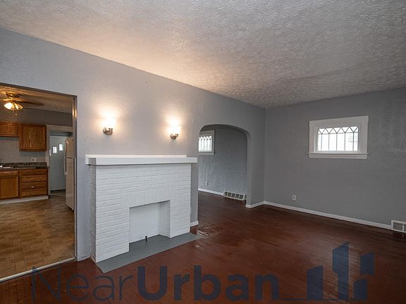 4th image of 3198 Montclair Ave