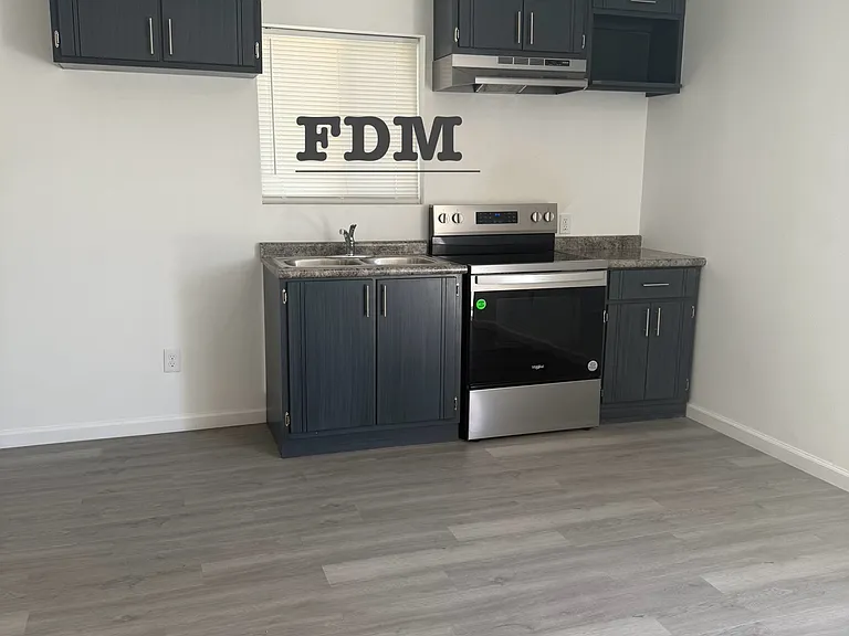 226 E Sherman St #C — Photo 8