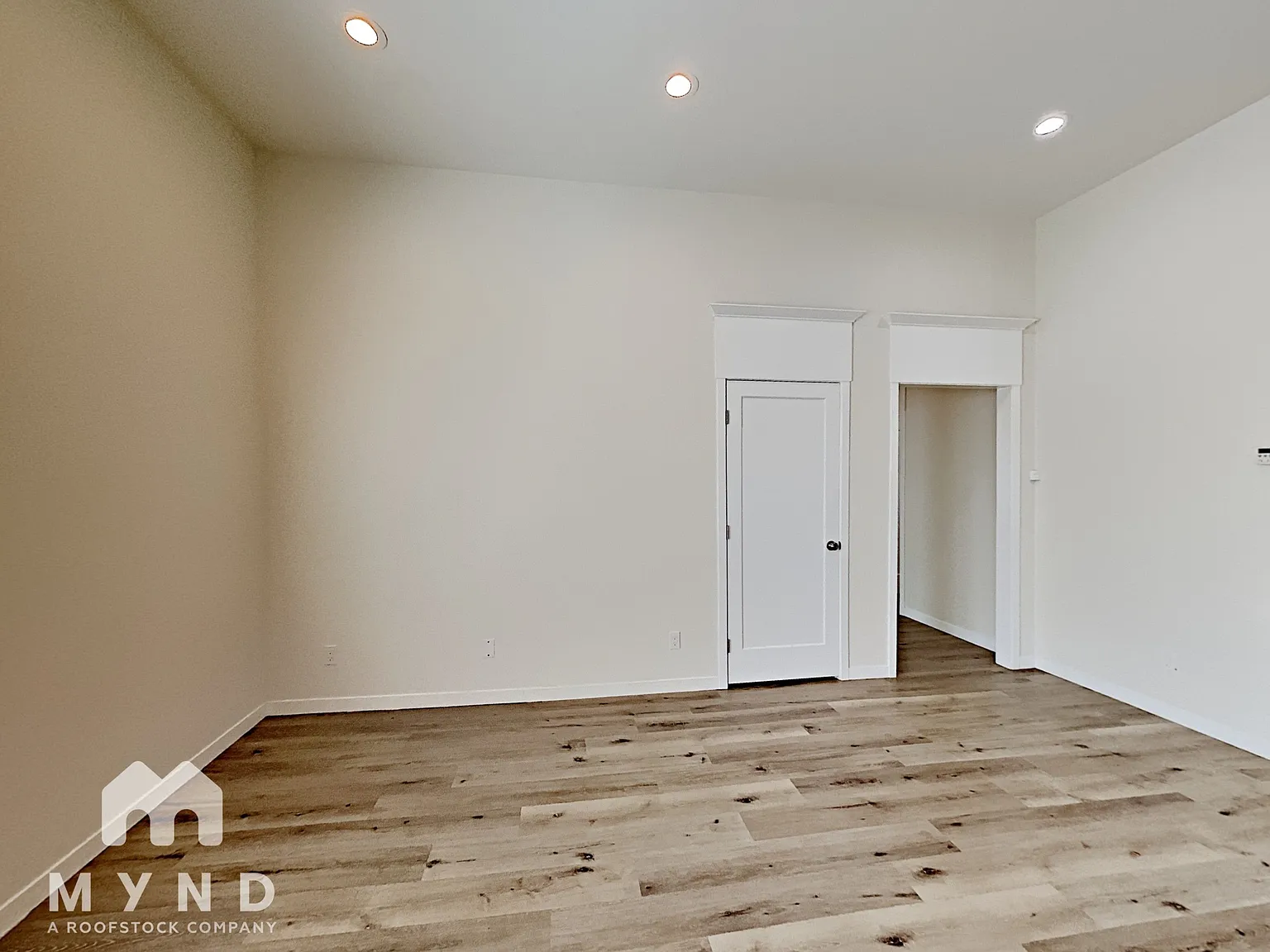 3 bed, 2.0 bath, 1396 sqft, $3,985 — Photo 4
