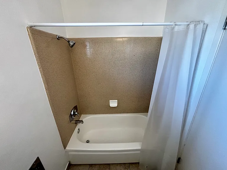 Arcadian Apartments — Photo 15