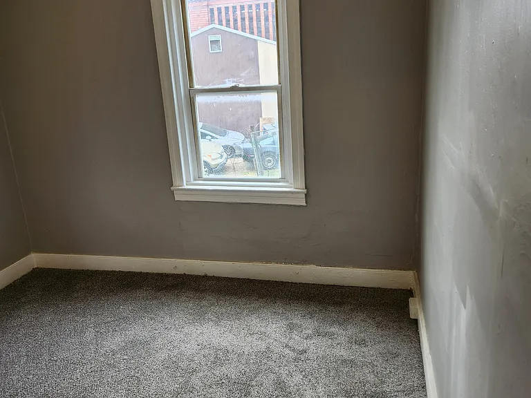 320 Wallace St — Photo 36