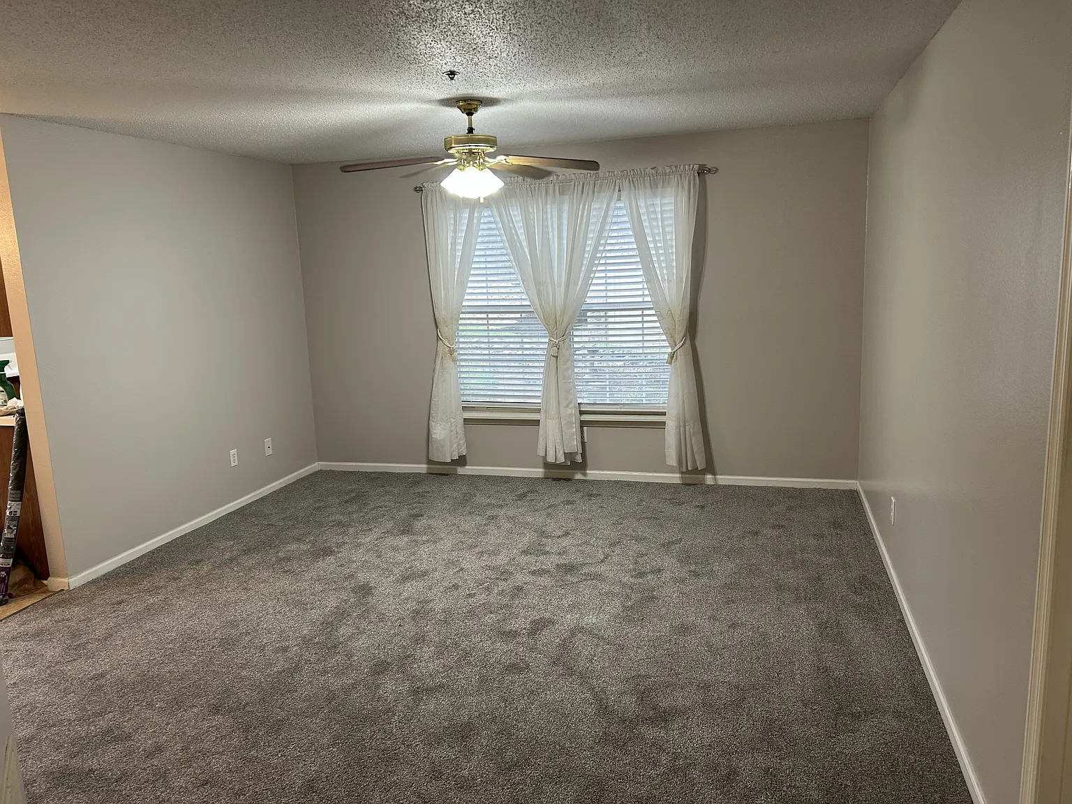 2 bed, 1023 sqft, $1,200 — Photo 2
