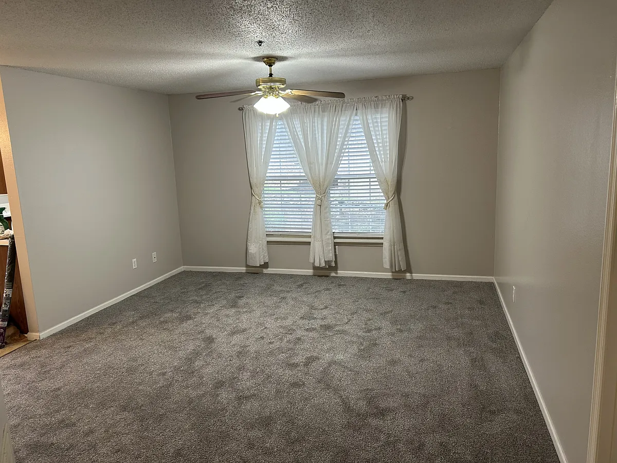 Living room - 110 Vixen Cir #E
