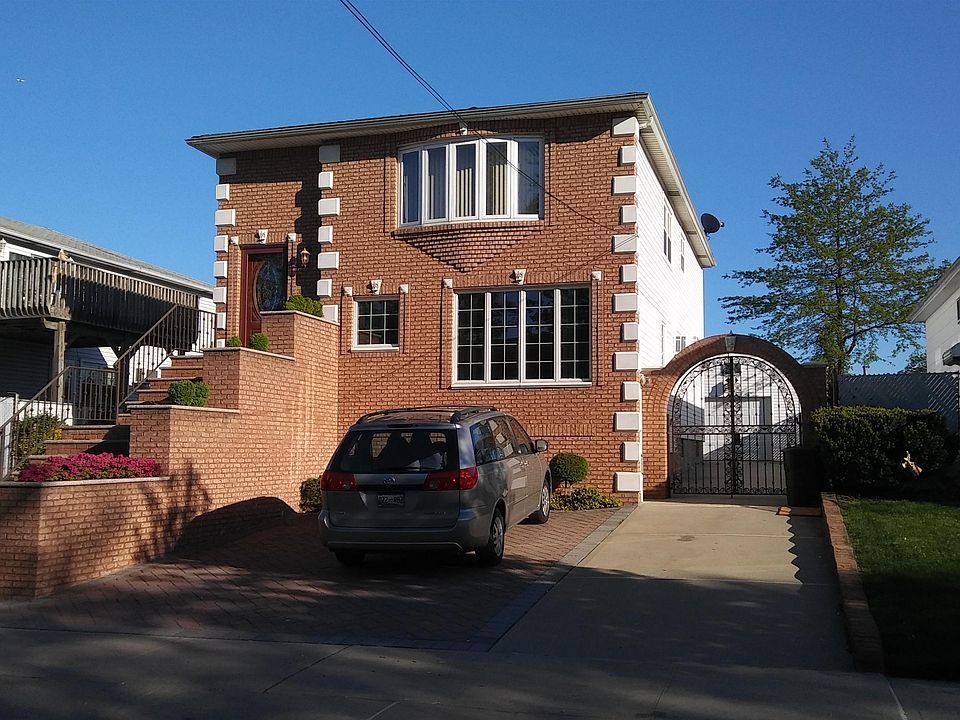 1st image of 588 Lamont Ave Floor 1