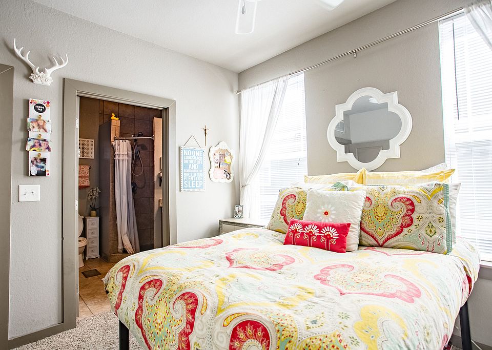 2nd image of 422 Lorene St
