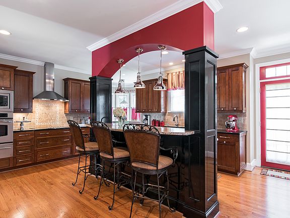 4th image of 8447 Sandowne Ln