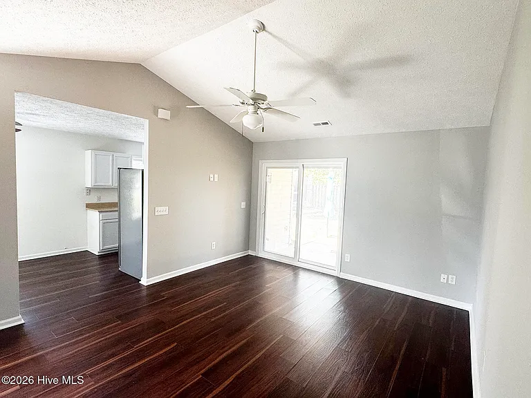 2711 Ashby Dr — Photo 2