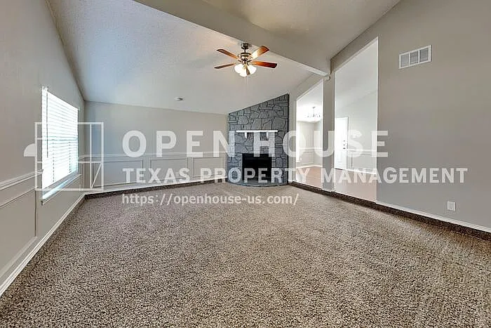 3 bed, 2.0 bath, 1427 sqft, $1,950 — Photo 3