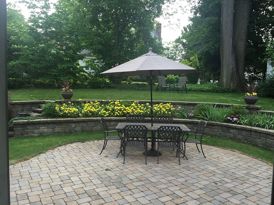 2nd image of 1083 Bromley Ave