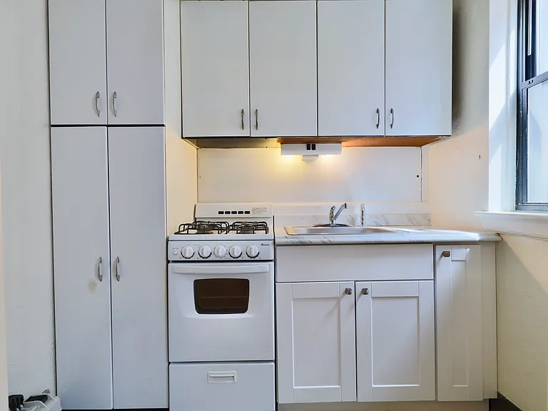 Apartments On Academy — Photo 9