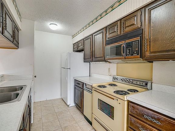 5th image of 4006 Towngate Blvd