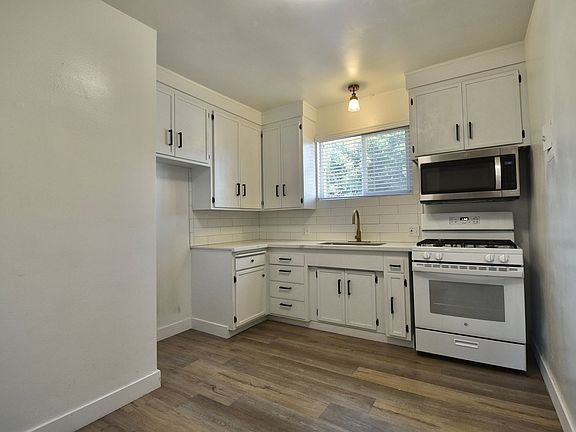 3rd image of 5117 Laurel Canyon Blvd APT L