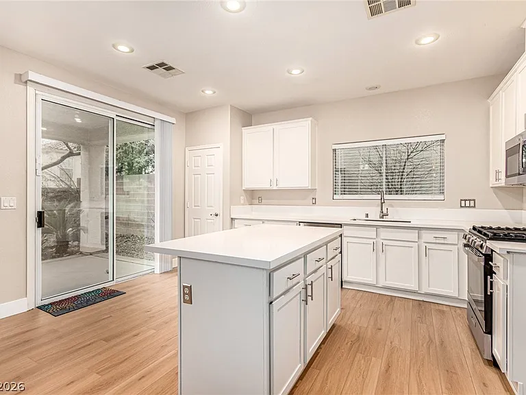 11209 Salentino Ave — Photo 20