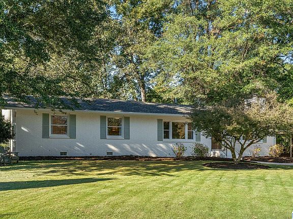 3rd image of 4024 Meadowlawn Dr