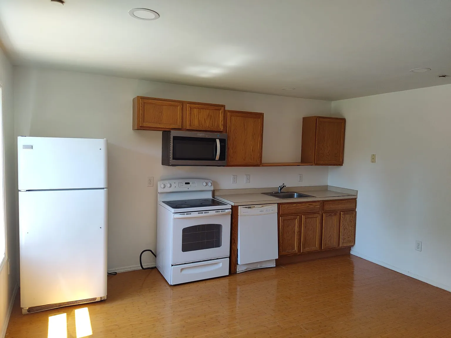 2 bed, 1.5 bath, $1,220 — Photo 4