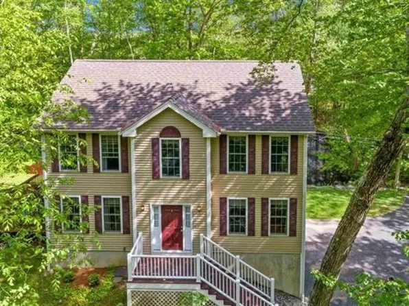 14 Holton Circle, Londonderry, NH 03053