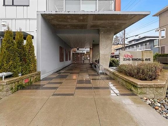 2nd image of 2345 Rindall Ave #109