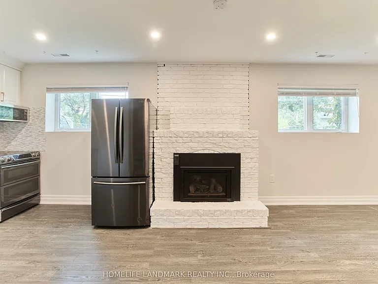 21 Robinglade Dr #LOWER — Photo 7