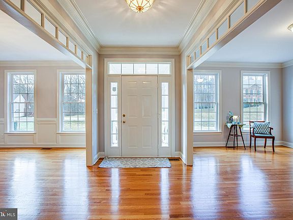 5th image of 8302 Broadmore Ln