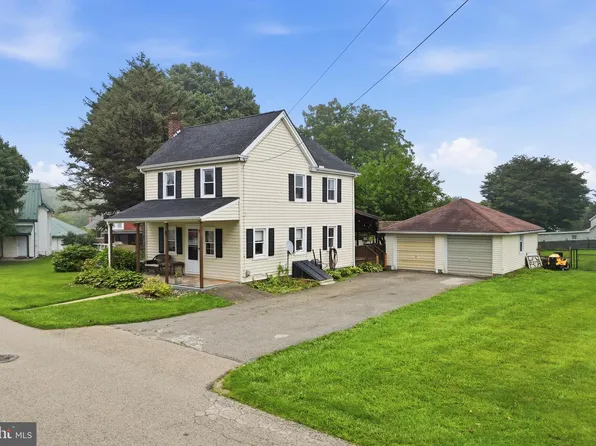 6 Church St, Stewartstown, PA 17363